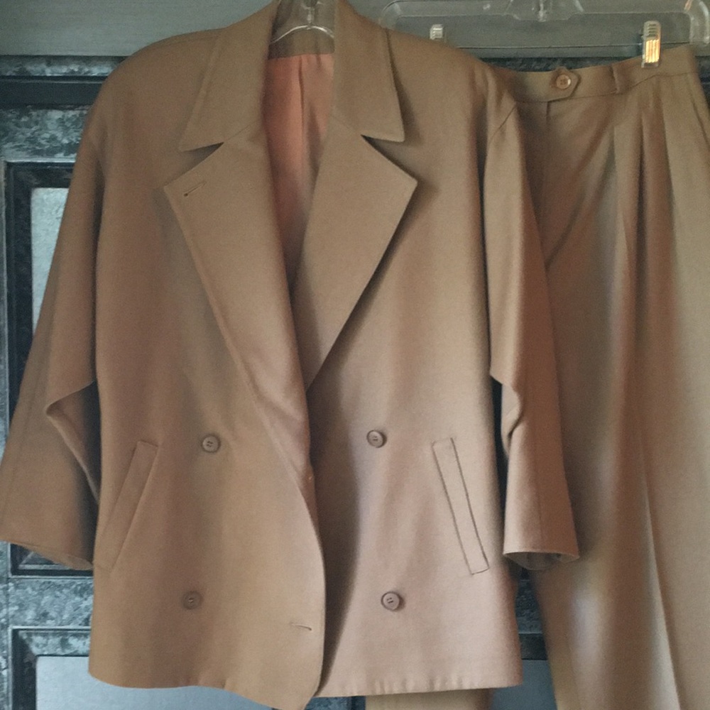 Vintage Camel Wool Lillie Rubin double-breasted blazer and pants suit size 10 - Picture 2 of 12